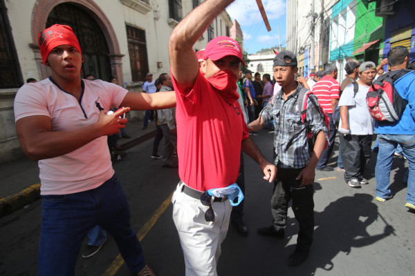 Protesta en el Congreso Nacional termina en violenta riña