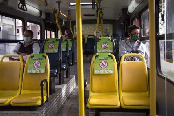 Reanudan transporte colectivo en la capital de Guatemala