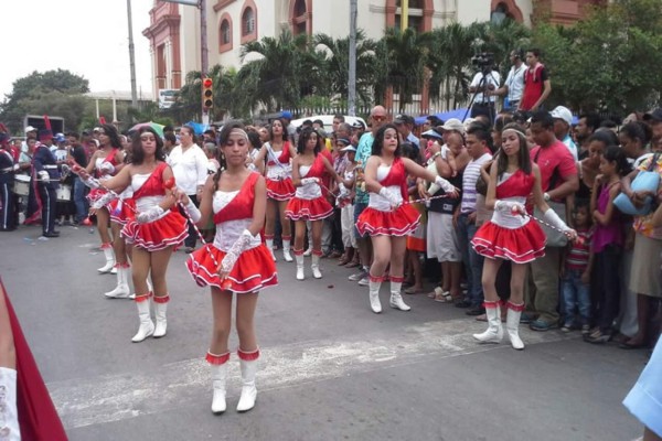 Estudiantes de San Pedro Sula, ovacionados por sus acrobacias
