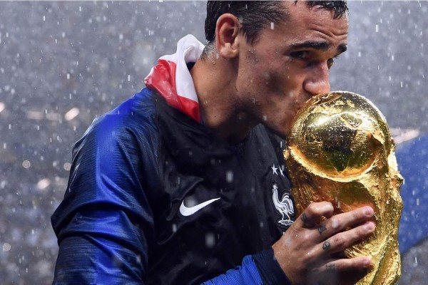 La explicación del llamativo festejo de Griezmann bailando con una 'L'