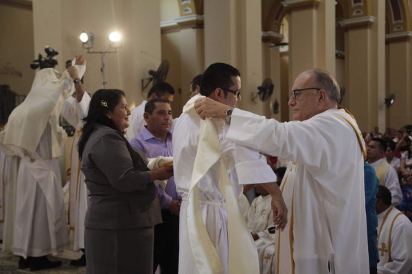 Gozo en la Iglesia Católica por ordenación de diáconos