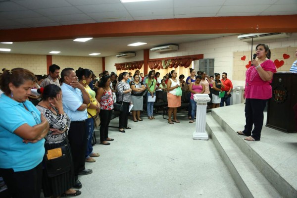 Más de seis horas diarias pasan jóvenes en las redes sociales