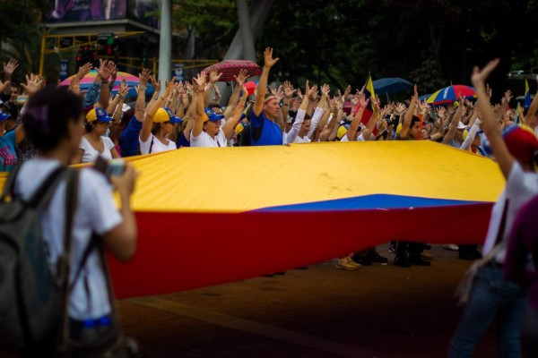 Venezuela: diálogo de paz oxigena a Maduro y reactiva división opositora