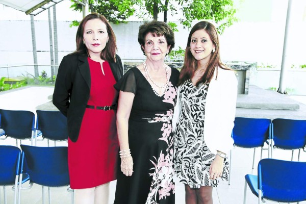 Banco del País honra a Elena Larios