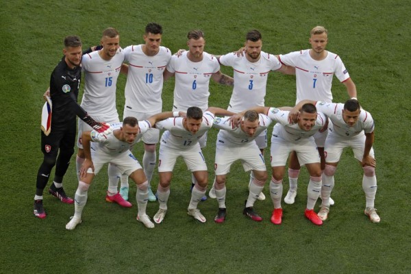 (Top L-R) Czech Republic's goalkeeper Tomas Vaclik, midfielder Tomas Soucek, forward Patrik Schick, defender Ondrej Celustka, midfielder Antonin Barak, (bottom L-R) defender Vladimir Coufal, midfielder Lukas Masopust, midfielder Petr Sevcik, defender Pavel Kaderabek and midfielder Tomas Holes pose before the UEFA EURO 2020 round of 16 football match between the Netherlands and the Czech Republic at Puskas Arena in Budapest on June 27, 2021. (Photo by Laszlo Balogh / POOL / AFP)
