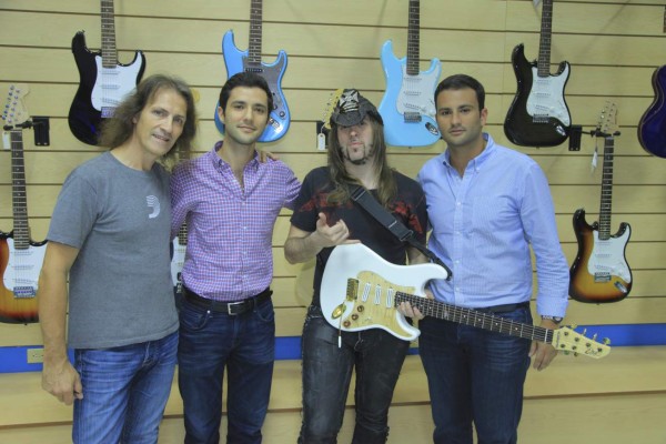 Almacén Pájaro Azul celebra el Clinic Tour 2015