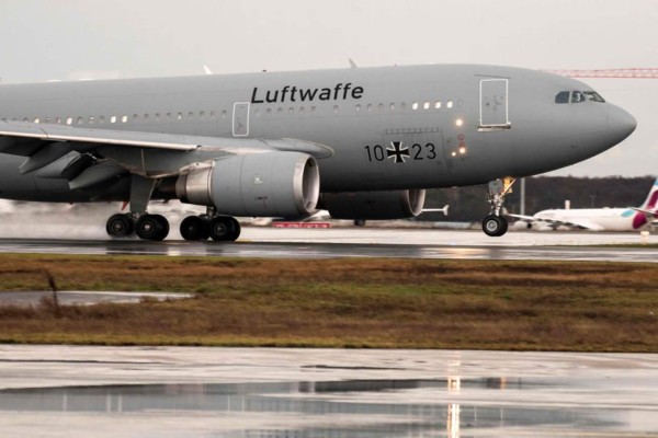 Un avión con repatriados de China aterrizó en Alemania