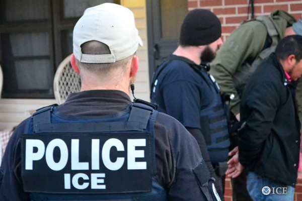 ICE 'vigila' a inmigrantes en EEUU con matrículas de sus vehículos