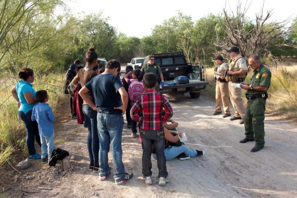 Hondureño abandona su sueño de llegar a EUA por el Río Grande