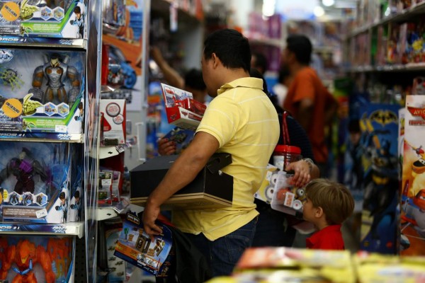 Juguetes tradicionales siguen dominando ventas de Navidad