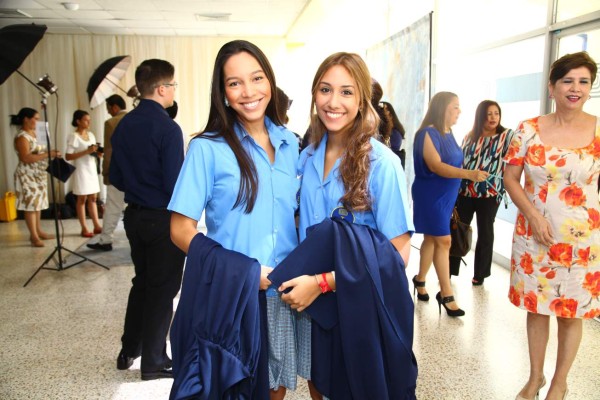Alumnos de la Escuela Internacional Sampedrana se gradúan