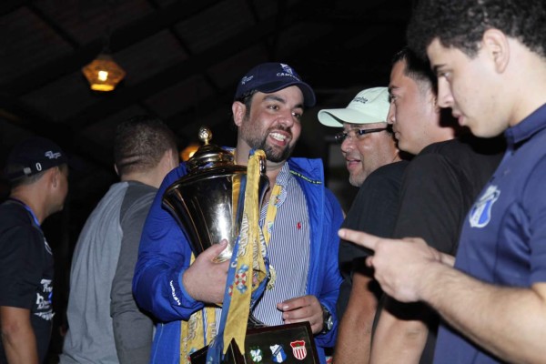 Festejo de campeón del Honduras Progreso en el que se valía beber