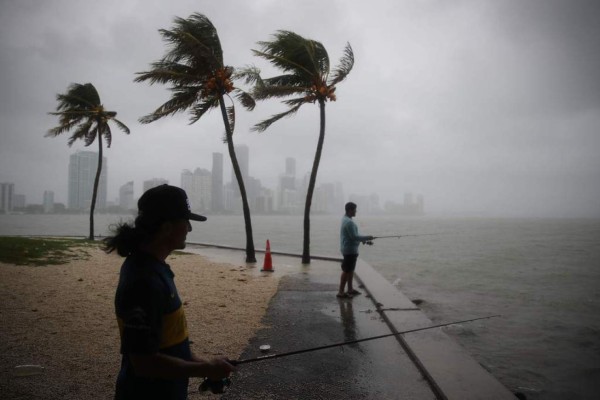EEUU advierte que se formarán seis grandes huracanes este año en el Atlántico