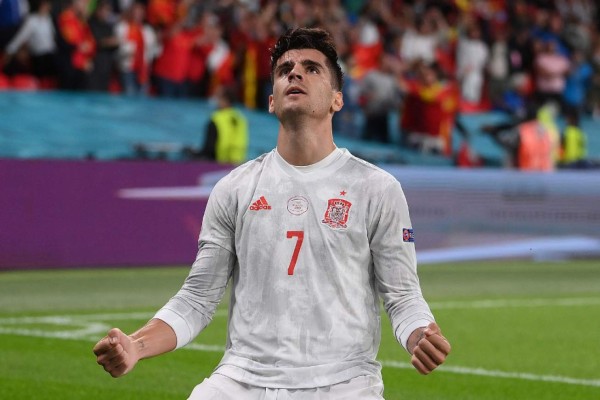 Spain's forward Alvaro Morata celebrates scoring his team's first goal during the UEFA EURO 2020 semi-final football match between Italy and Spain at Wembley Stadium in London on July 6, 2021. (Photo by Laurence Griffiths / POOL / AFP)