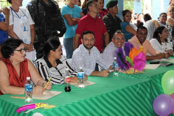 Exprimera dama Rosa Elena, presa por supuesta corrupción, organiza certamen de belleza