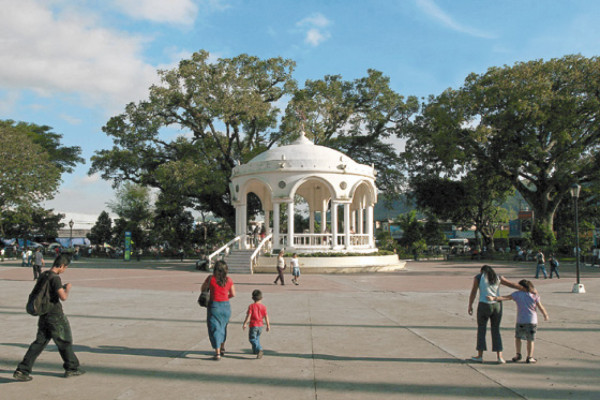 Santa Tecla cambia la inseguridad por la cultura