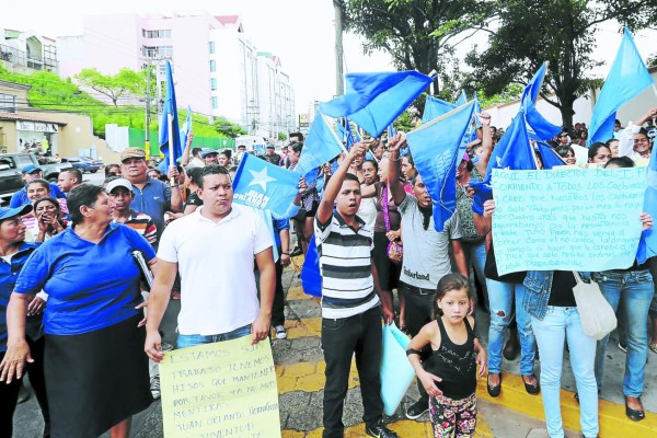 Activistas del Partido Nacional reclaman un puesto de trabajo