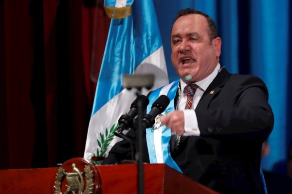 Alejandro Giammattei toma la batuta de Guatemala confiado en cambiar el rumbo