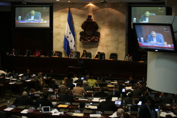 Honduras: Cuentas bancarias menores a L120,000 siguen exentas del tasón