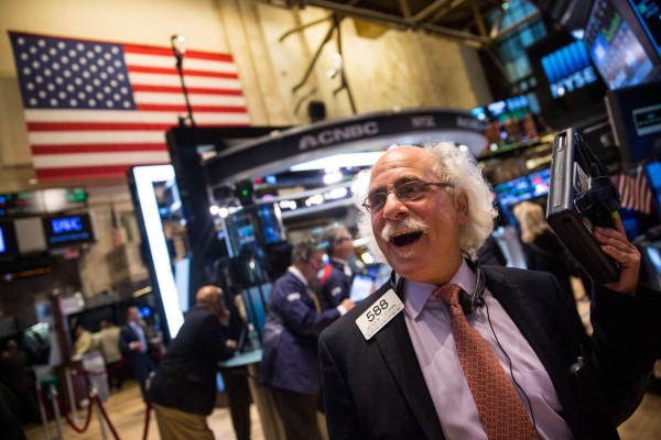 Wall Street: el Dow Jones y el SyP 500 baten nuevos récords