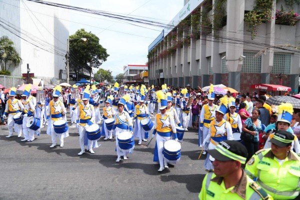 Bandas ponen a bailar a sampedranos