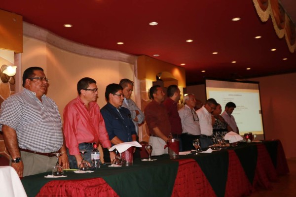 Denuncian piñata de permisos a interurbanos