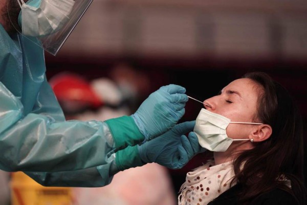 Pacientes recuperados de covid mantienen algún síntoma un año después