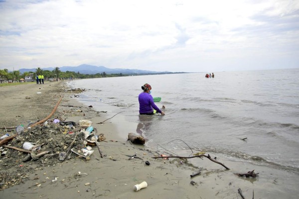 Retiran 60 toneladas de basura chapina en Puerto Cortés