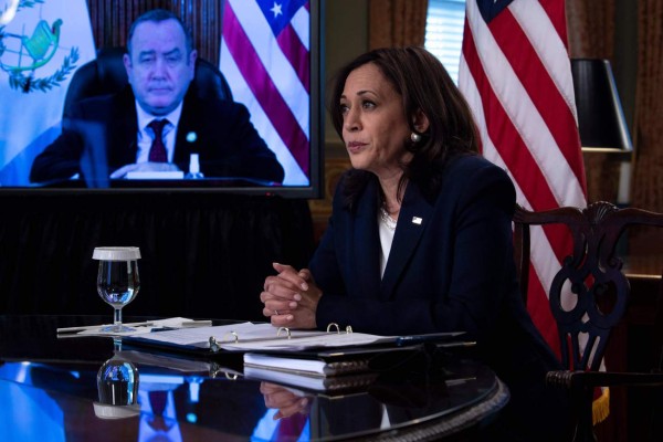 Kamala Harris promete a Giammatteimás ayuda a Centroamérica