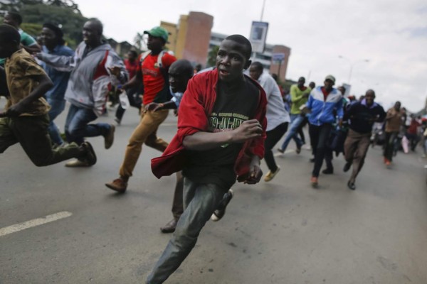 Video: Muere joven tras brutal golpiza de policías en protestas en Kenia