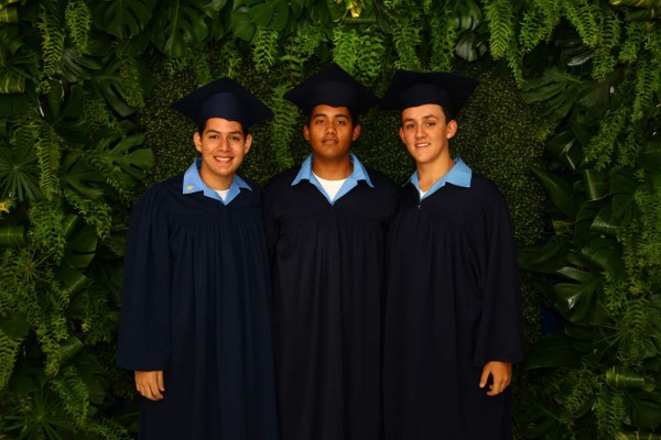 Alumnos de la Escuela Internacional Sampedrana se gradúan