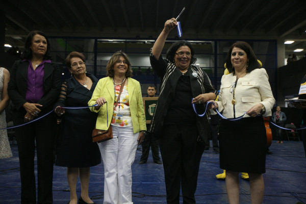 La Unah inaugura polideportivo