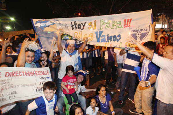 Vídeo: Miles celebran pase de Honduras al Mundial de Brasil 2014