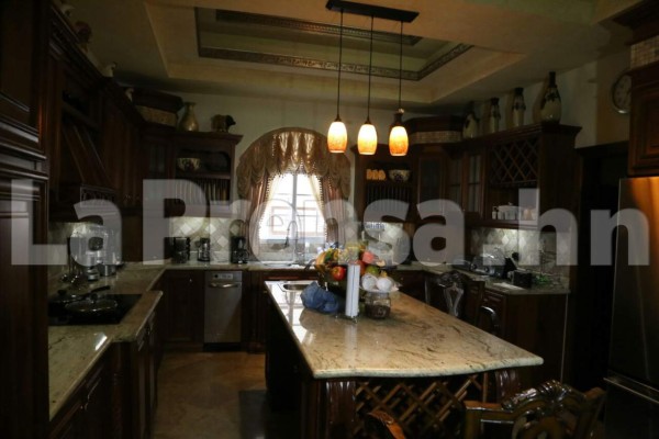 Aseguran mansión al dueño de autolote New Orleans en San Pedro Sula