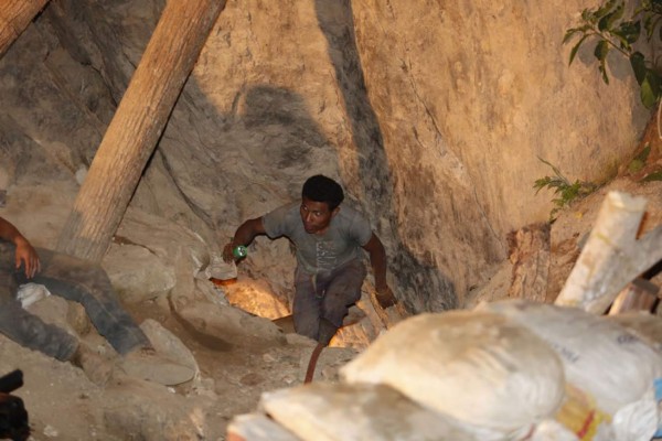 Familias de mineros en Honduras viven una 'noche sin segundos'