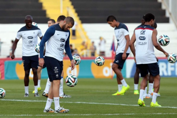 Francia ya entrena en Brasil con la mente puesta en Honduras