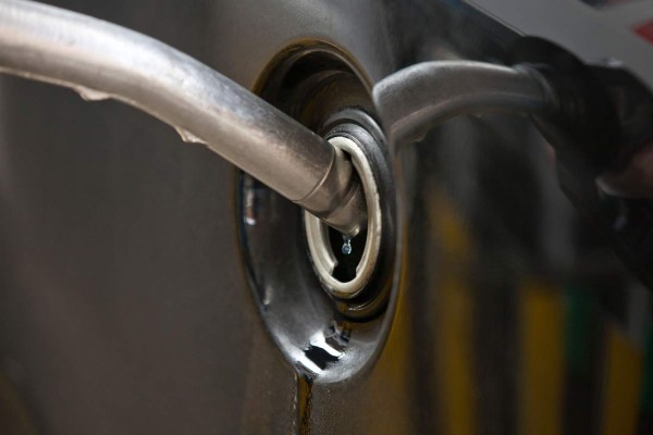 Autorizan segunda rebaja consecutiva a combustibles