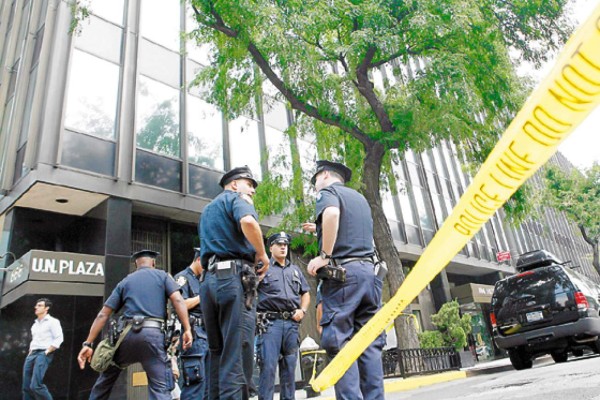 Encuentran frascos con gas mortal