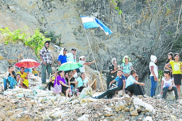 Honduras: Con misa recuerdan a los ocho mineros soterrados 