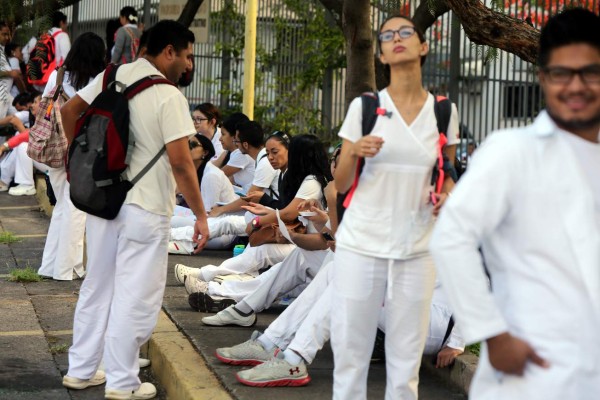 Estudiantes de Medicina se retiran el lunes de centros asistenciales