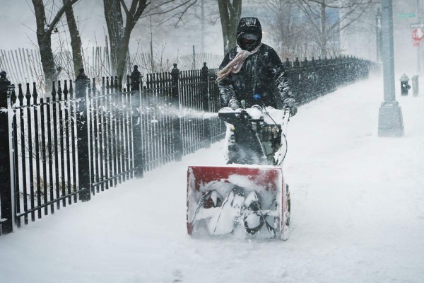 En fotos: La fuerte nevada que paraliza el noroeste de EUA