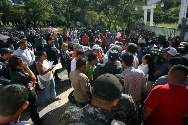 Policías claman por pago de salarios