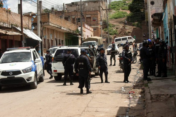 Policía acusa a miembros de Los Chirizos por balacera en mercado capitalino