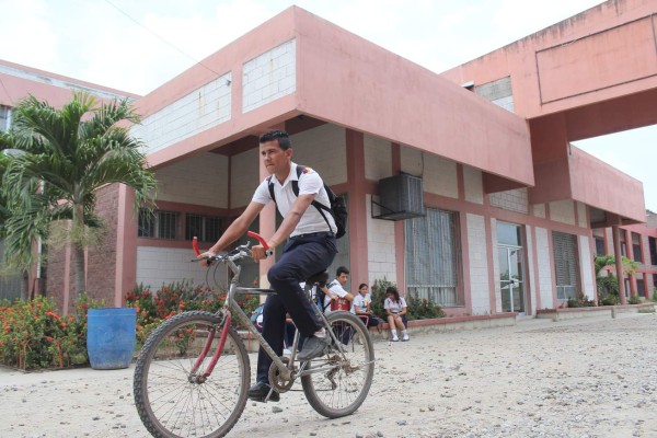 'Me dolerá si no me gradúo por no poder alfabetizar”