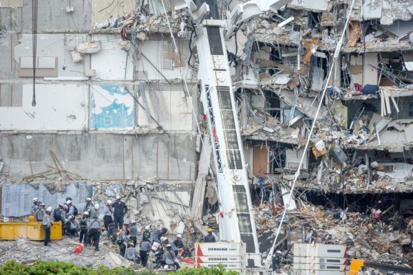 Aumenta a 16 la cifra de fallecidos por el derrumbe en Miami