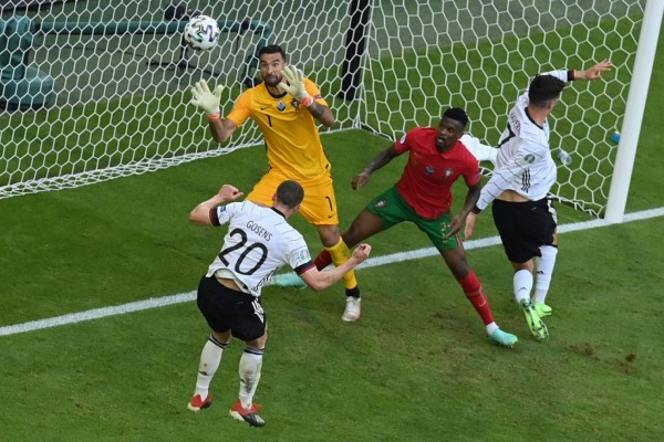 Germany's defender Robin Gosens (L) heads the ball to score their fourth goal during the UEFA EURO 2020 Group F football match between Portugal and Germany at Allianz Arena in Munich on June 19, 2021. (Photo by Matthias Hangst / POOL / AFP)