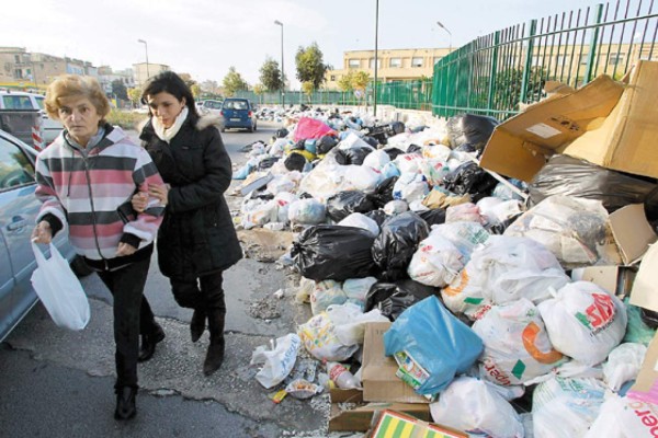 Nápoles, inundada de basura