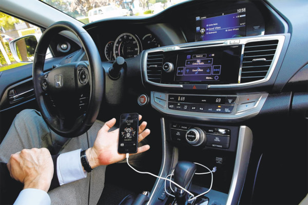 La batalla de Google y Apple pasa a los autos