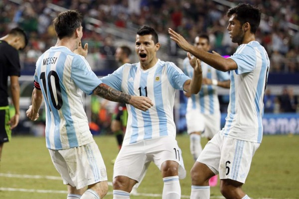 Messi amarga a México y rescata empate para Argentina