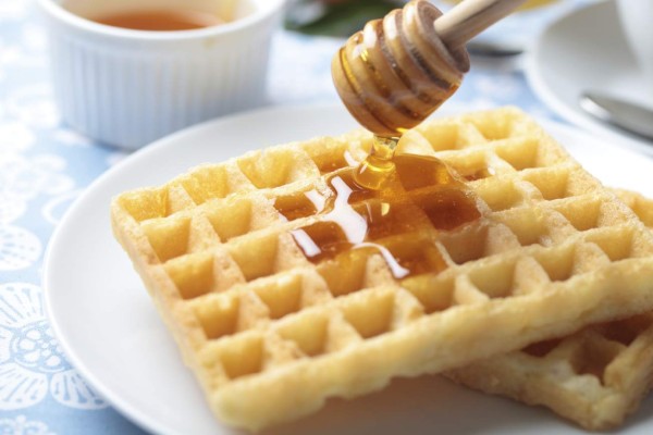 Cómo preparar waffles con miel